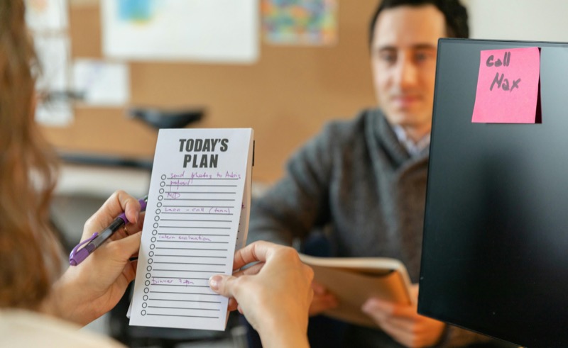 10 Tasks to Delegate to a Virtual Assistant