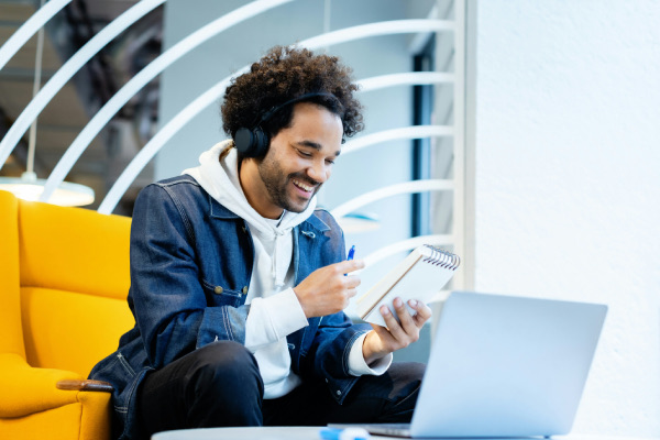Virtual assistant working from home